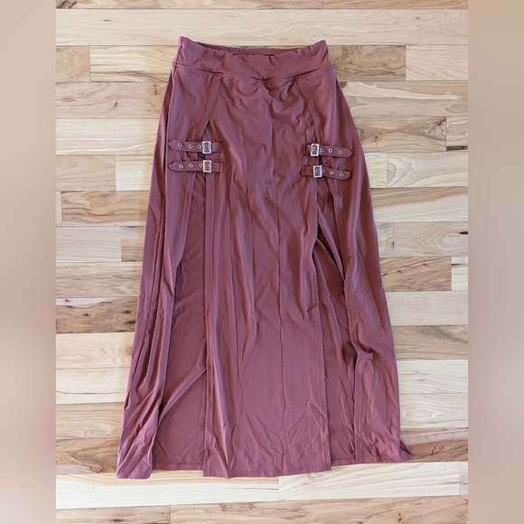 NWT Halara Buckle Skirt Size Medium - Picture 2 of 5